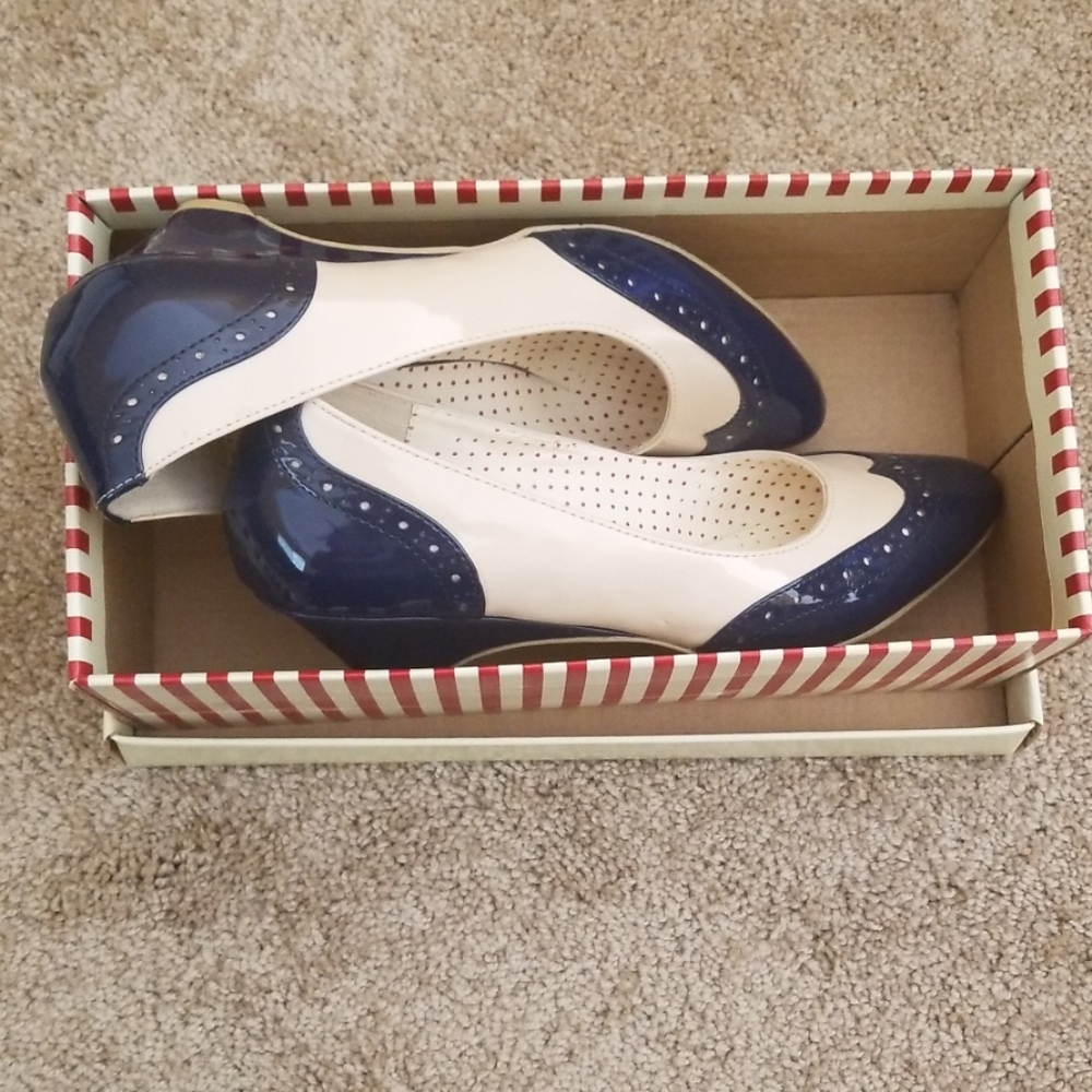 Kitten heel flats,9